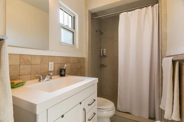 full bathroom featuring vanity, tiled shower, decorative backsplash, tile walls, and toilet