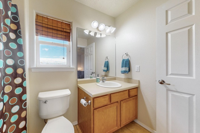 bathroom featuring curtained shower, baseboards, toilet, and vanity