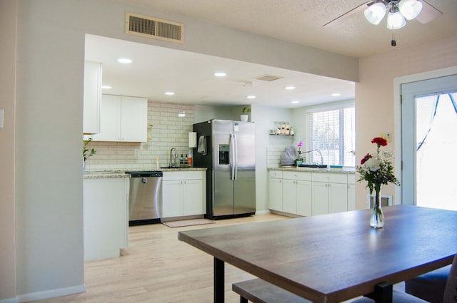 dining room featuring recessed lighting, visible vents, ceiling fan, and light wood finished floors