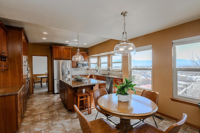 dining room with recessed lighting, visible vents, and baseboards