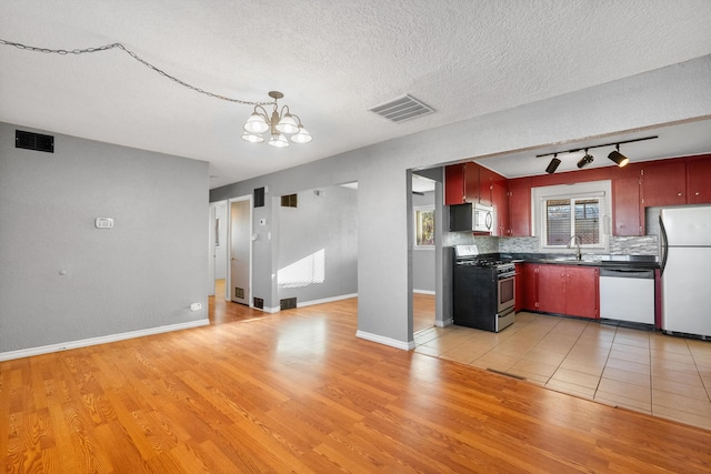 kitchen with visible vents, dark countertops, appliances with stainless steel finishes, and a chandelier