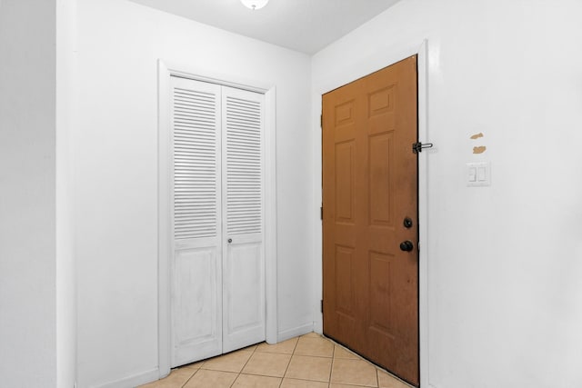 foyer entrance featuring light tile patterned flooring