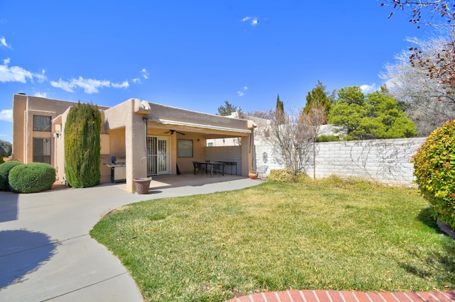 view of yard with a ceiling fan, a patio area, and fence