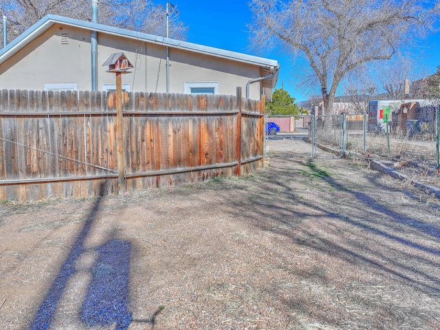 506 Onate Pl, Santa Fe, NM 87501 - view of property exterior with fence and stucco siding