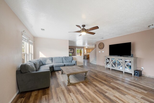 101 Colinas Ave NE, Albuquerque, NM 87113 - living room with a textured ceiling, wood finished floors, and a ceiling fan