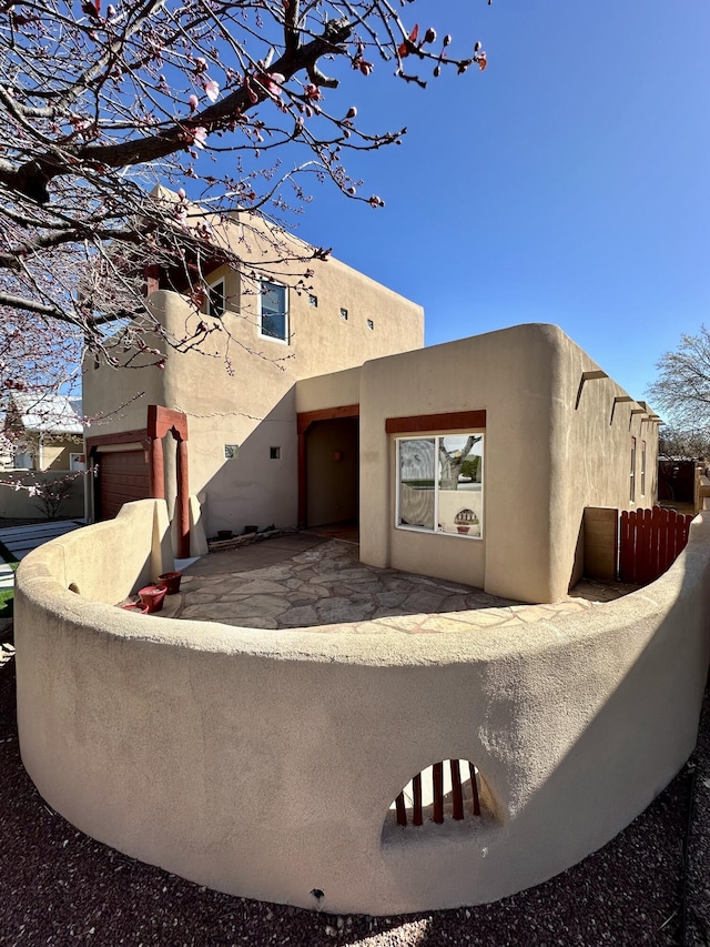 2638 Aloysia Ln NW, Albuquerque, NM 87104 - back of property featuring a patio area, fence, and stucco siding