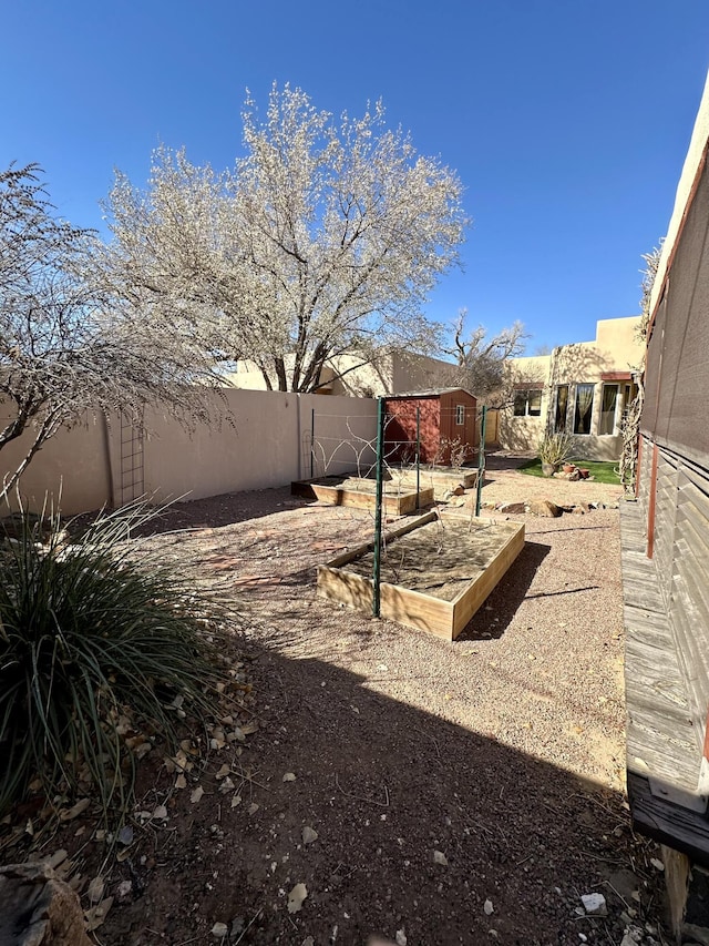 2638 Aloysia Ln NW, Albuquerque, NM 87104 - view of yard featuring an outbuilding, a fenced backyard, and a garden