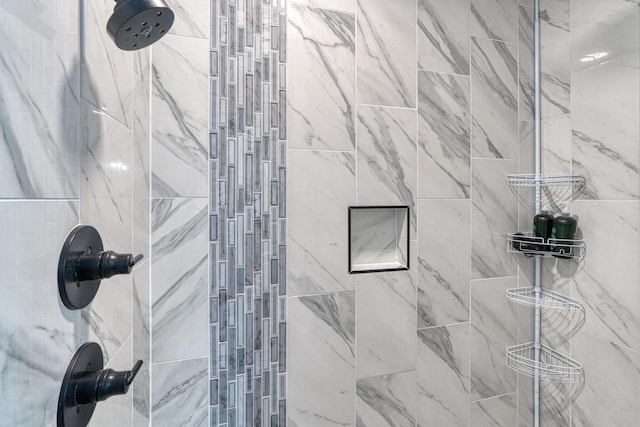 7754 Majesty Ct NW, Albuquerque, NM 87107 - bathroom with tiled shower