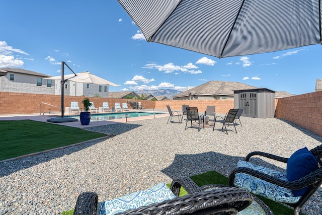 7754 Majesty Ct NW, Albuquerque, NM 87107 - fenced backyard featuring a patio area
