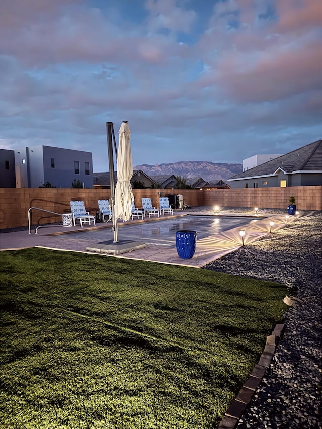 7754 Majesty Ct NW, Albuquerque, NM 87107 - yard at dusk with a patio area