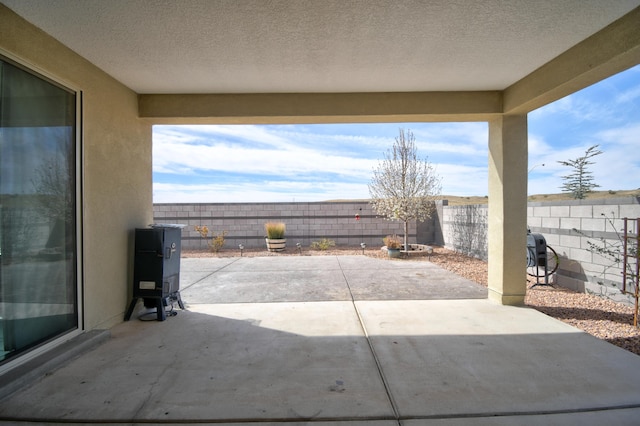 12136 Bear Valley Ln NW, Albuquerque, NM 87120 - fenced backyard with a patio