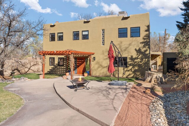 240 E Valverde Rd, Corrales, NM 87048 - view of front facade with stucco siding, a garage, and driveway