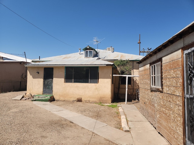912 Camino Del Pueblo, Bernalillo, NM 87004 - view of front facade featuring stucco siding, fence, and metal roof