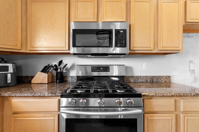 9405 Vervain Dr NW, Albuquerque, NM 87114 - kitchen featuring light brown cabinetry and stainless steel appliances