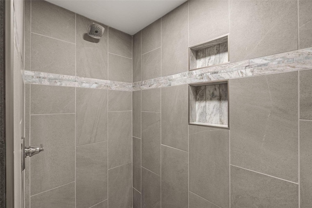 full bath featuring tiled shower