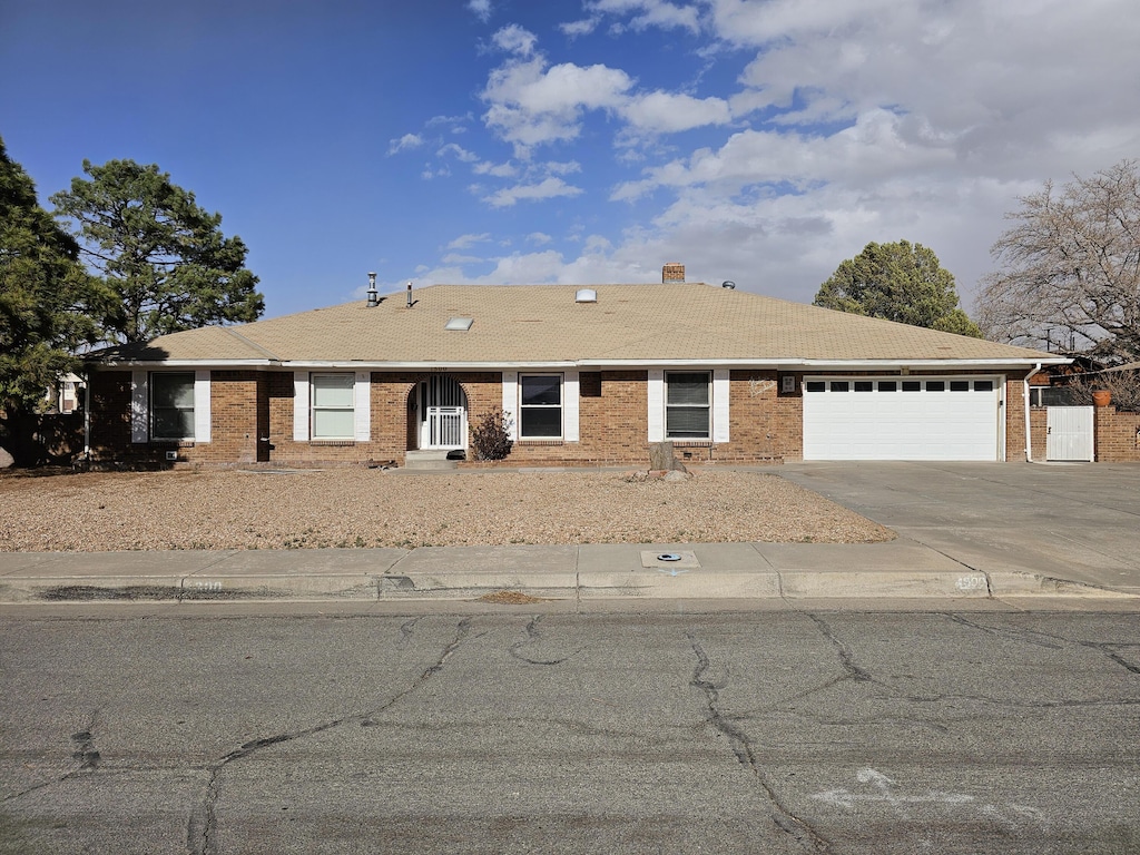 1300 Kentucky St SE, Albuquerque, NM 87108 - photo 1