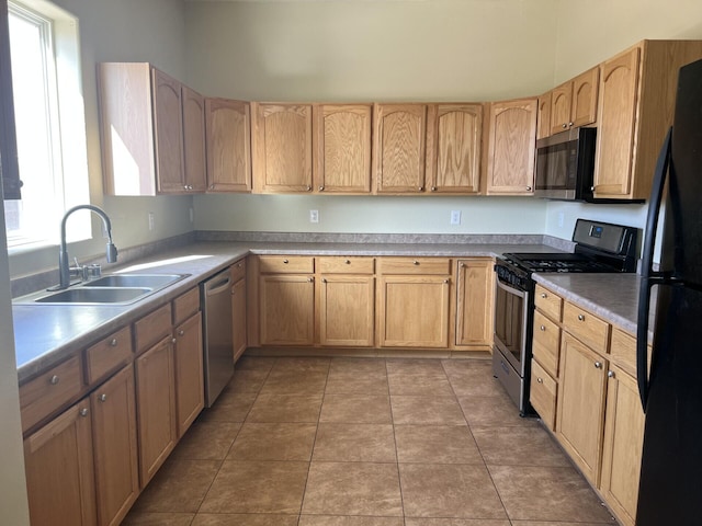 6204 Corte Alzira NW, Albuquerque, NM 87114 - kitchen with stainless steel appliances, a wealth of natural light, a sink, and light tile patterned flooring