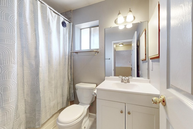 bathroom featuring toilet, a shower with shower curtain, and vanity