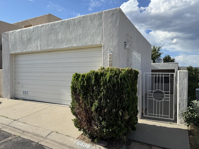 6488 Tahawash St, Cochiti Lake, NM 87083 - garage with a gate