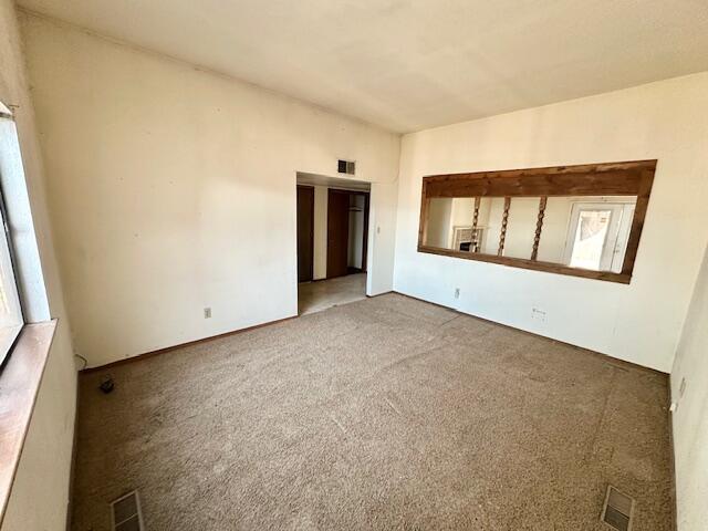 701 Houston Ave, Grants, NM 87020 - carpeted empty room with visible vents