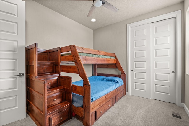 2422 Lynn Rd SE, Rio Rancho, NM 87124 - carpeted bedroom with a textured ceiling, a ceiling fan, recessed lighting, visible vents, and a closet