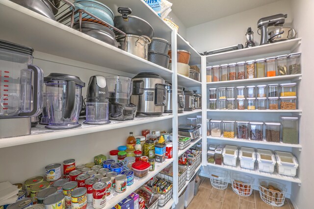 8717 Sevano Cir NE, Albuquerque, NM 87113 - kitchen featuring stainless steel appliances, wall chimney exhaust hood, a sink, decorative backsplash, and white cabinetry