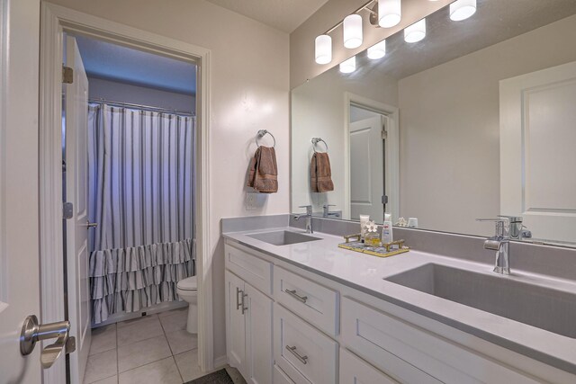 8717 Sevano Cir NE, Albuquerque, NM 87113 - laundry area featuring washing machine and clothes dryer, cabinet space, light tile patterned floors, and a textured ceiling
