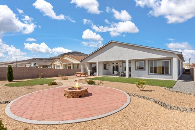 460 Rio Chama Cir SW, Los Lunas, NM 87031 - back of property with an outdoor fire pit, stucco siding, and a patio