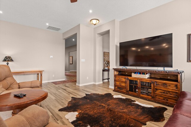 460 Rio Chama Cir SW, Los Lunas, NM 87031 - living room featuring wood finished floors, recessed lighting, and baseboards
