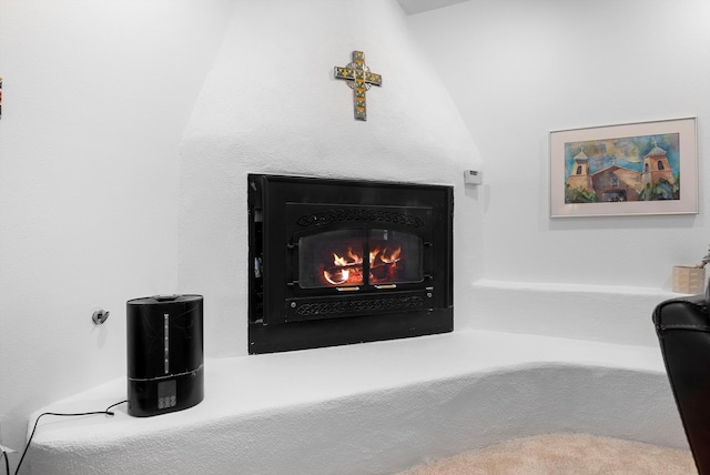 1125 Marigold Dr NE, Albuquerque, NM 87122 - interior details featuring a glass covered fireplace