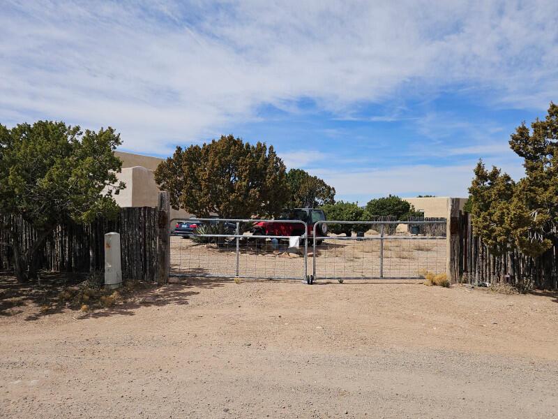 66 Blue Canyon Trl, Santa Fe, NM 87507 - view of yard featuring a gate