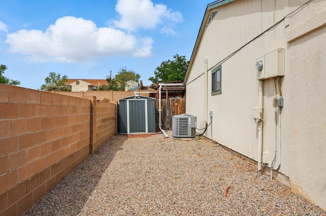 404 Pyrite Dr NE, Rio Rancho, NM 87124 - fenced backyard featuring central AC unit