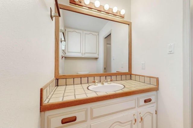 7827 Academy Trl NE, Albuquerque, NM 87109 - bathroom featuring vanity and toilet