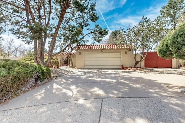7827 Academy Trl NE, Albuquerque, NM 87109 - garage featuring driveway