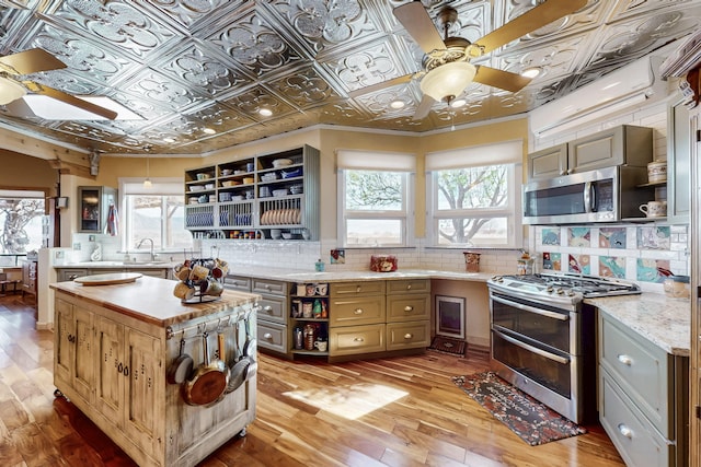 2544 Sandia Loop NE, Rio Rancho, NM 87144 - kitchen featuring stainless steel appliances, ceiling fan, light wood finished floors, and open shelves