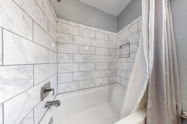 5208 Simon Dr NW, Albuquerque, NM 87114 - full bathroom with shower / tub combo with curtain
