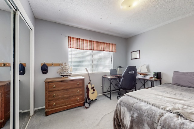 5208 Simon Dr NW, Albuquerque, NM 87114 - bedroom featuring a textured ceiling, light carpet, baseboards, and a closet