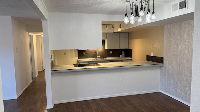 3839 Montgomery Blvd NE Unit 724, Albuquerque, NM 87109 - kitchen with dark wood finished floors, baseboards, and visible vents