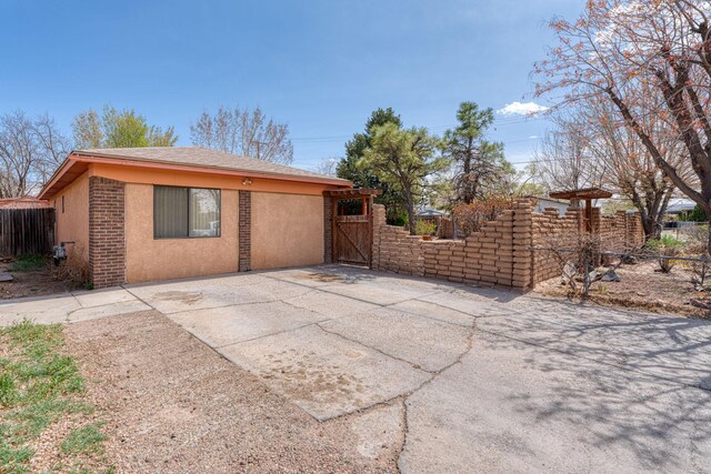 1706 Zickert Pl NW, Albuquerque, NM 87104 - view of side of home featuring a gate and stucco siding