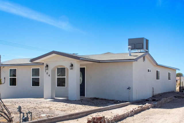 view of front of property featuring stucco siding