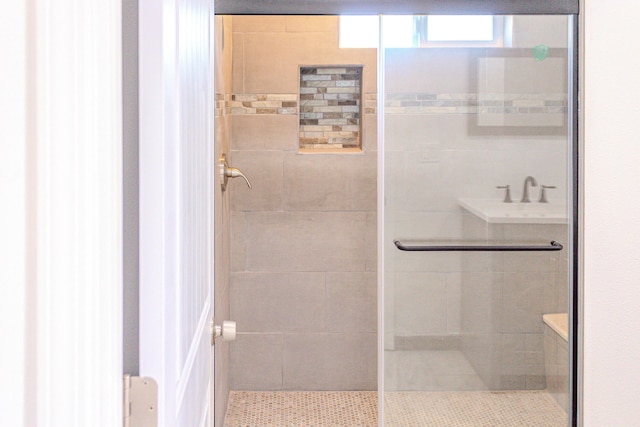 bathroom featuring tile patterned floors and tiled shower