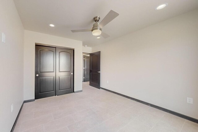 unfurnished bedroom with baseboards, recessed lighting, a ceiling fan, and a closet