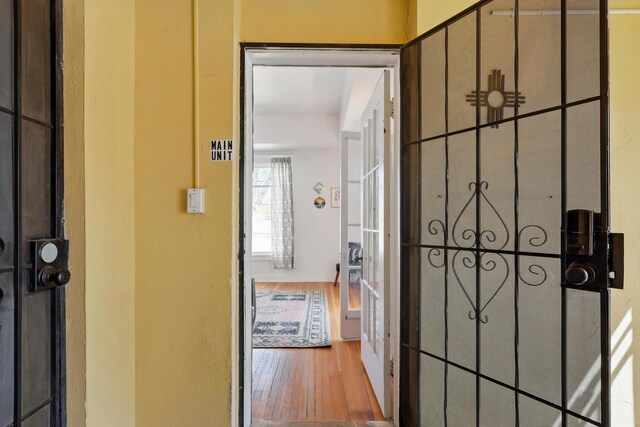 223 Edith Blvd SE, Albuquerque, NM 87102 - foyer featuring wood finished floors
