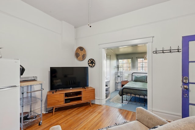 223 Edith Blvd SE, Albuquerque, NM 87102 - living area featuring hardwood / wood-style flooring
