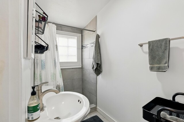 223 Edith Blvd SE, Albuquerque, NM 87102 - bathroom with baseboards, a sink, and a shower with shower curtain