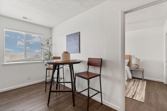 920 Spur Pl SE, Rio Rancho, NM 87124 - dining area featuring visible vents, baseboards, and wood finished floors