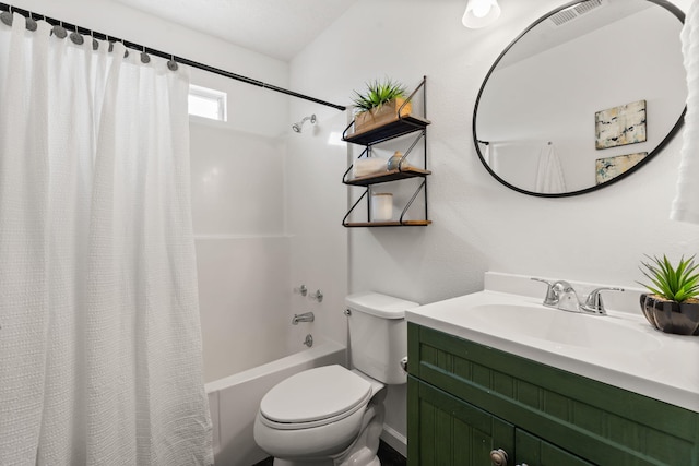 920 Spur Pl SE, Rio Rancho, NM 87124 - bathroom featuring shower / tub combo with curtain, vanity, visible vents, and toilet