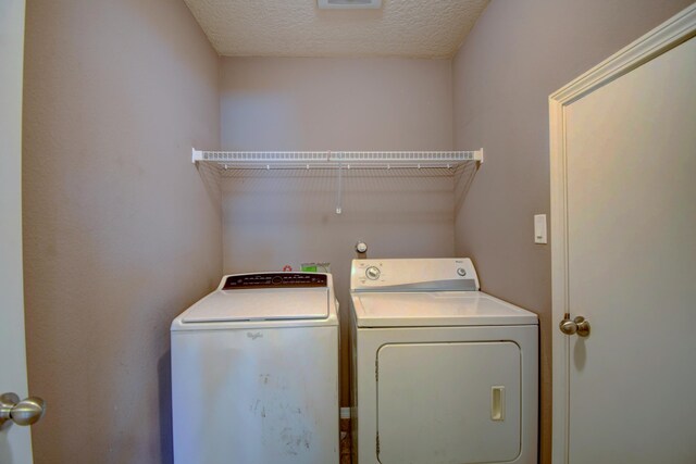 6259 Azaleas Rd NW, Albuquerque, NM 87114 - laundry area featuring independent washer and dryer and a textured ceiling