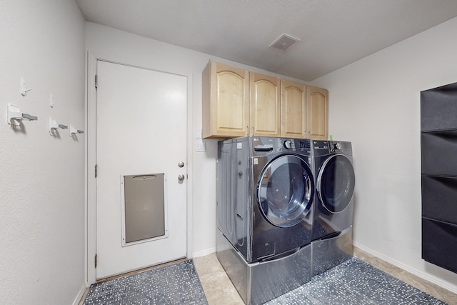 122 Martha Ct, Corrales, NM 87048 - clothes washing area featuring washer and dryer, baseboards, cabinet space, and visible vents
