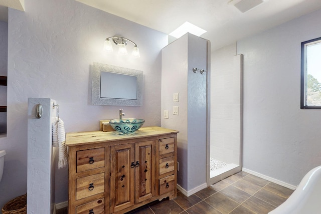 1005 Guadalupe Del Prado St NW, Albuquerque, NM 87107 - full bath featuring visible vents, baseboards, toilet, vanity, and tiled shower